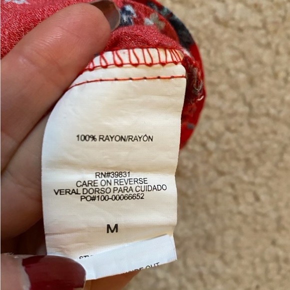 NWOT Rewind M Womens Button Front Top Ruffle Short Sleeve Red Floral - Picture 5 of 6